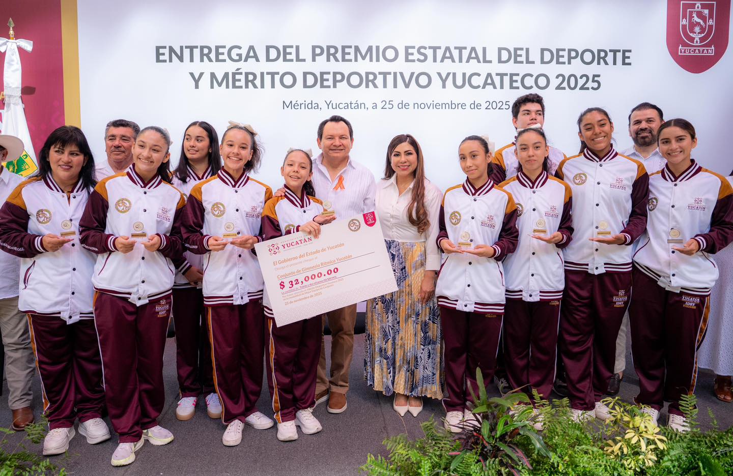 Gobernador Joaquín Díaz Mena entrega el Premio Estatal del Deporte y el Mérito Deportivo Yucateco.